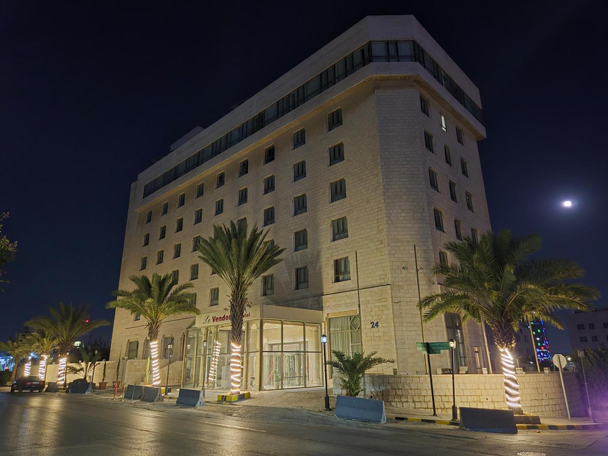Le Vendome Hotel Amman Buitenkant foto